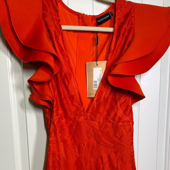 RED LACE RUFFLE DETAIL PLUNGE BODYCON DRESS - Picture 5 of 5